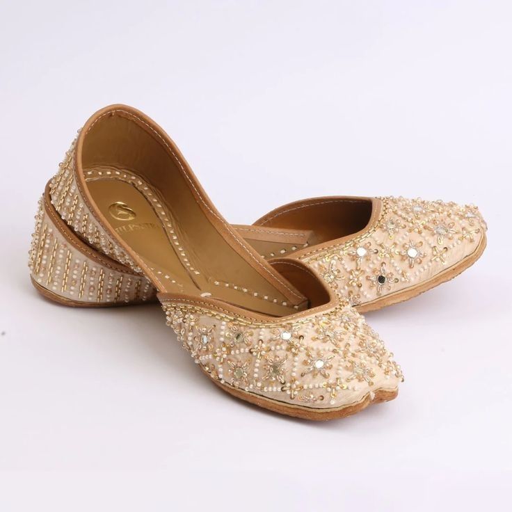 Golden Embroidered Ladies Punjabi Khussa